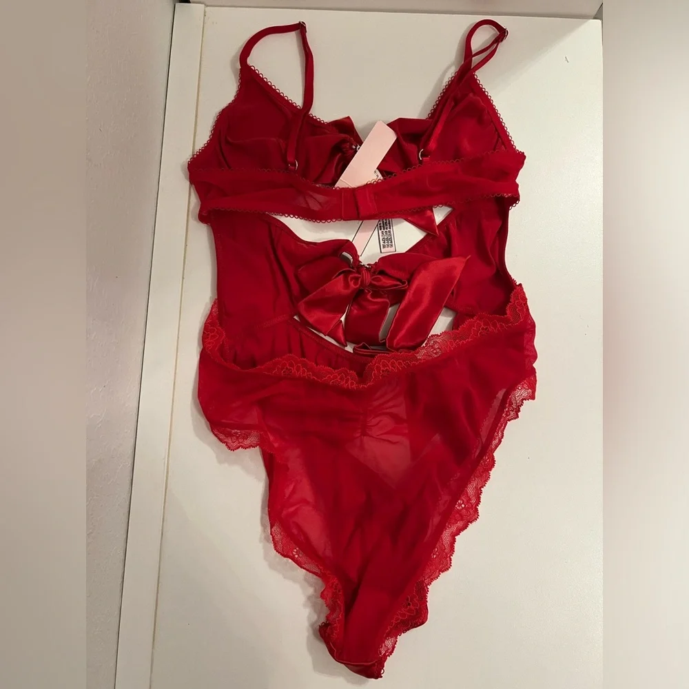 Bundle 💕Victoria's Secret 💕Red Satin Chemise with Bow Accents & Sleepshirt &🎁